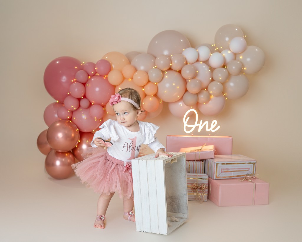 baby alaina during her Sarasota upscale cake smash