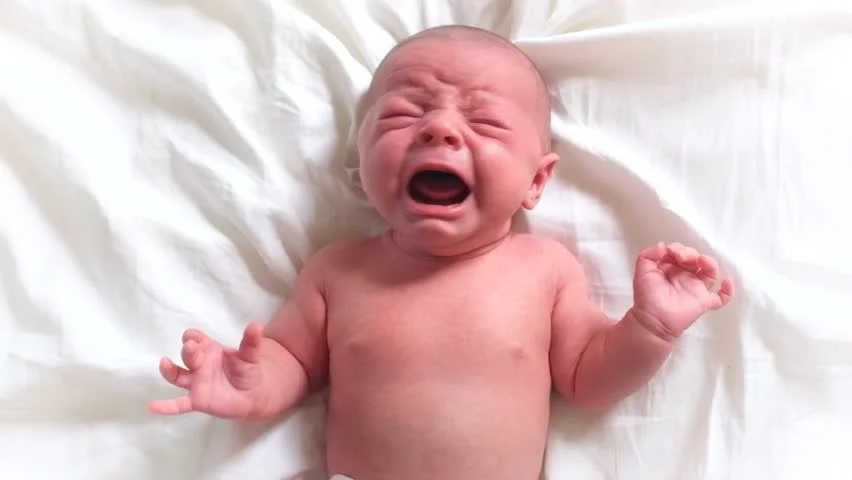Crying newborn baby before soothing techniques – Soothe Your Newborn in Sarasota FL